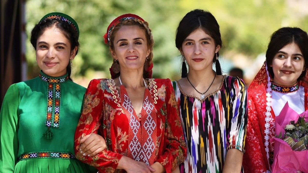 Tacikistanda hicab və saqqala - QADAĞA