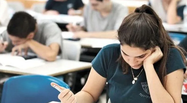 İxtisas seçimi başlayır: Keçid balları qalxacaq?