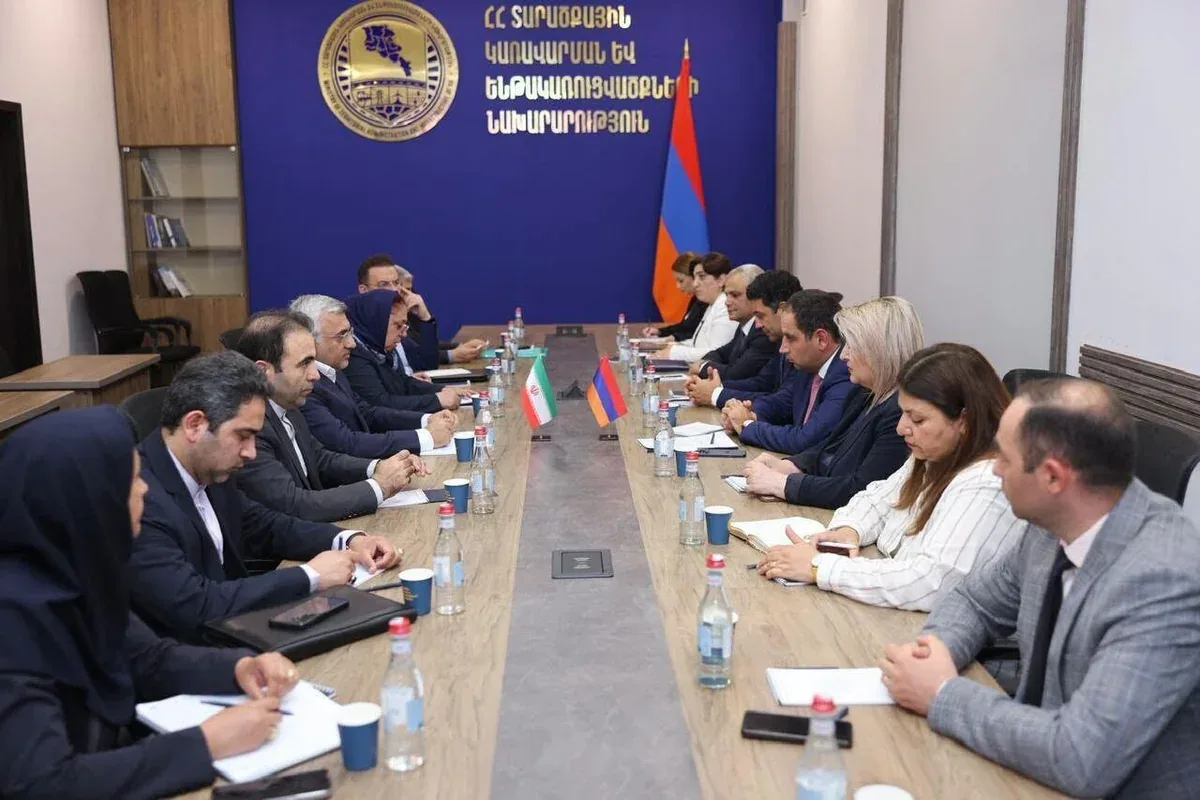 İran Ermənistanla energetika sahəsində əməkdaşlığı genişləndirir
