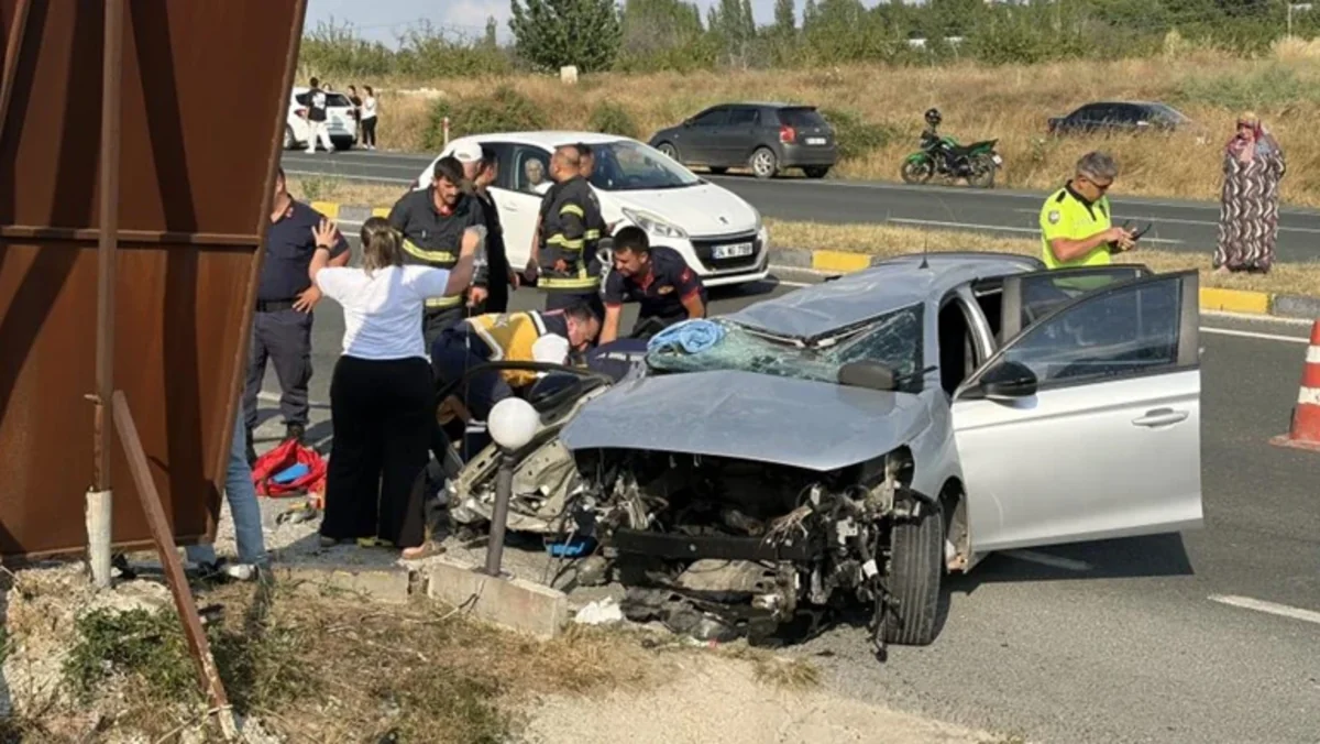 Türkiyədə baş verən yol qəzasında iki nəfər ölüb