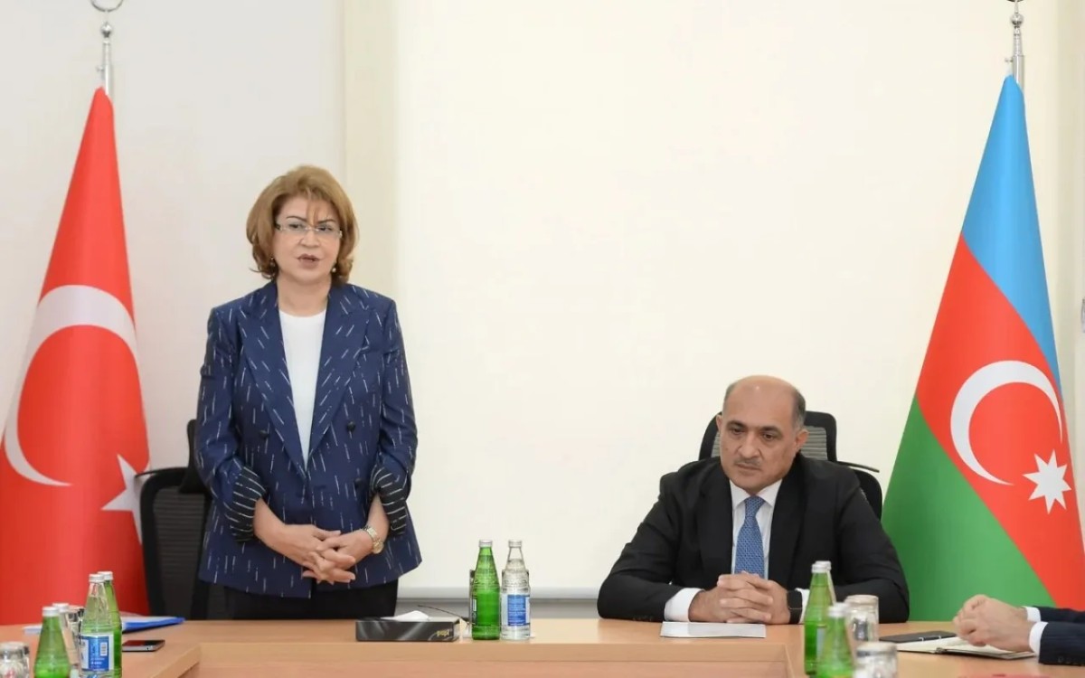 TAU-nun rektoru kollektivə təqdim edildi