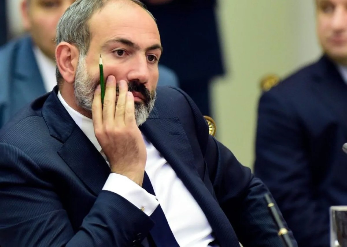Paşinyan masaların altında gəzəndə... - İş adamından açıqlama