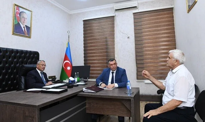 Rövşən Rzayev vətəndaşları qəbul etdi