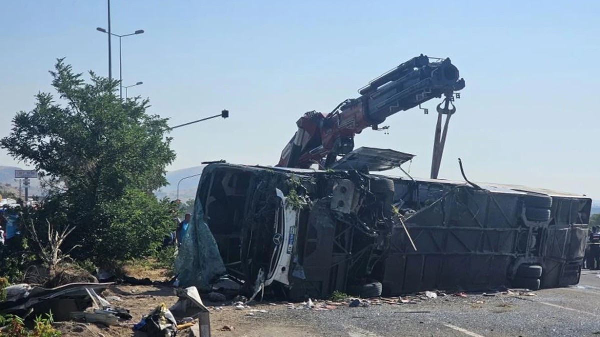 Türkiyədə AVTOBUS AŞDI: Coxlu sayda xəsarət alan var - FOTO