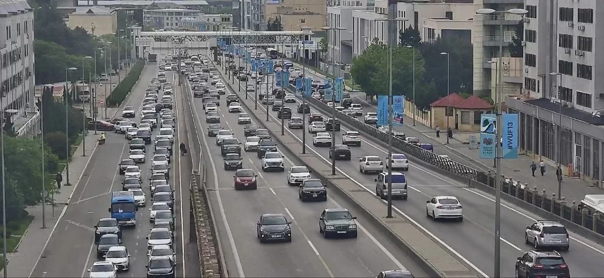 Bakıda cəmi 3 yolda tıxac var - SİYAHI