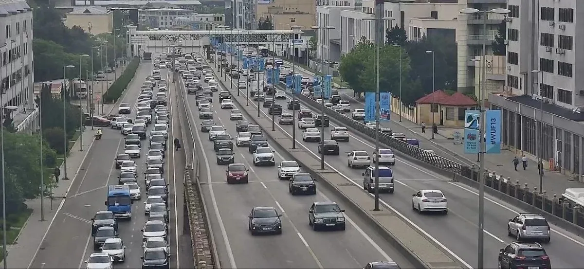 Bakıda cəmi 3 yolda tıxac var - SİYAHI