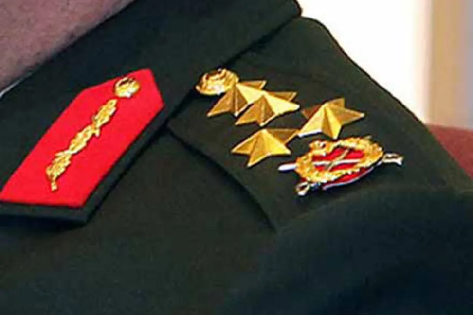 General-leytenant işdən çıxarıldı - FOTO