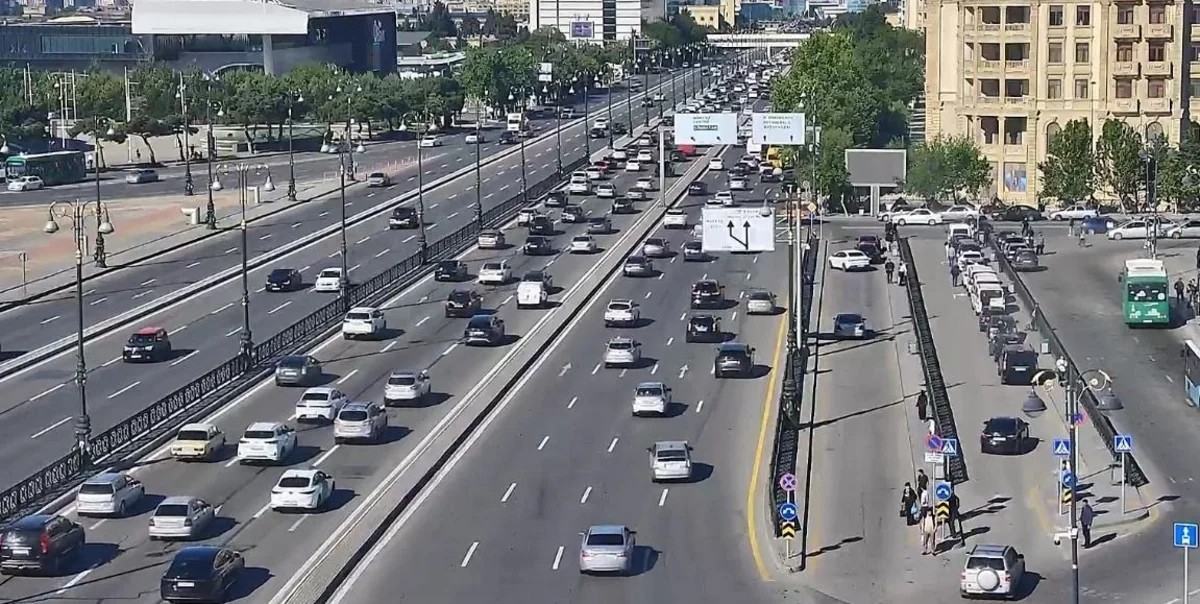 Bakıda cəmi 3 yolda tıxac var - SİYAHI