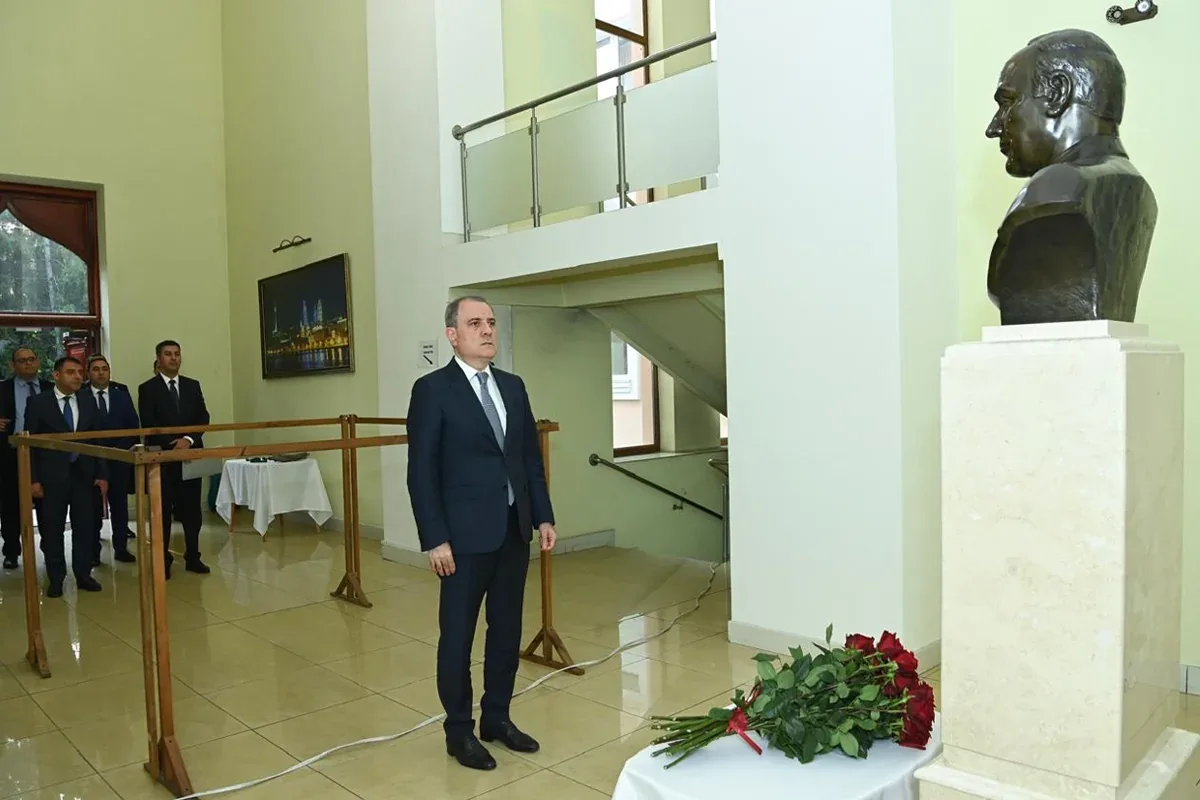 Ceyhun Bayramov Azərbaycanın Kiyevdəki səfirliyində olub