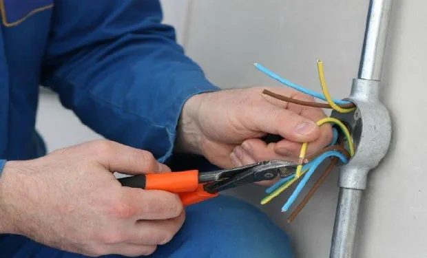 Şəmkirdə 62 yaşlı kişi elektrik cərəyanından öldü