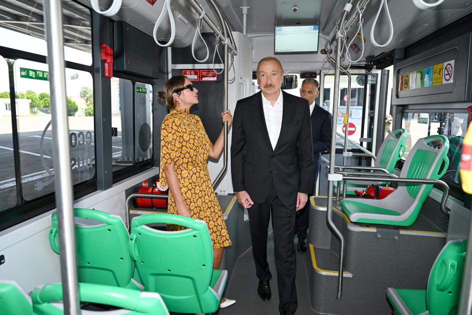 Prezident Naxçıvanda elektrik mühərrikli yeni avtobuslara baxıb - FOTOLAR