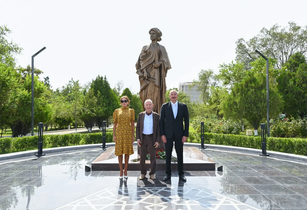 Əcəmi seyrangahı istirahət kompleksində memar Əcəmi Naxçıvaninin abidəsi açıldı - FOTOLAR