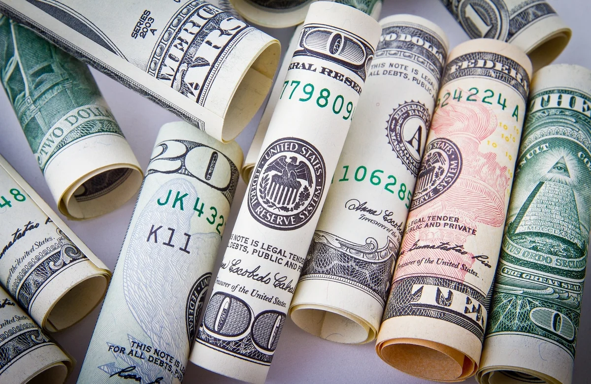 Dollar almaq istəyənlərin NƏZƏRİNƏ
