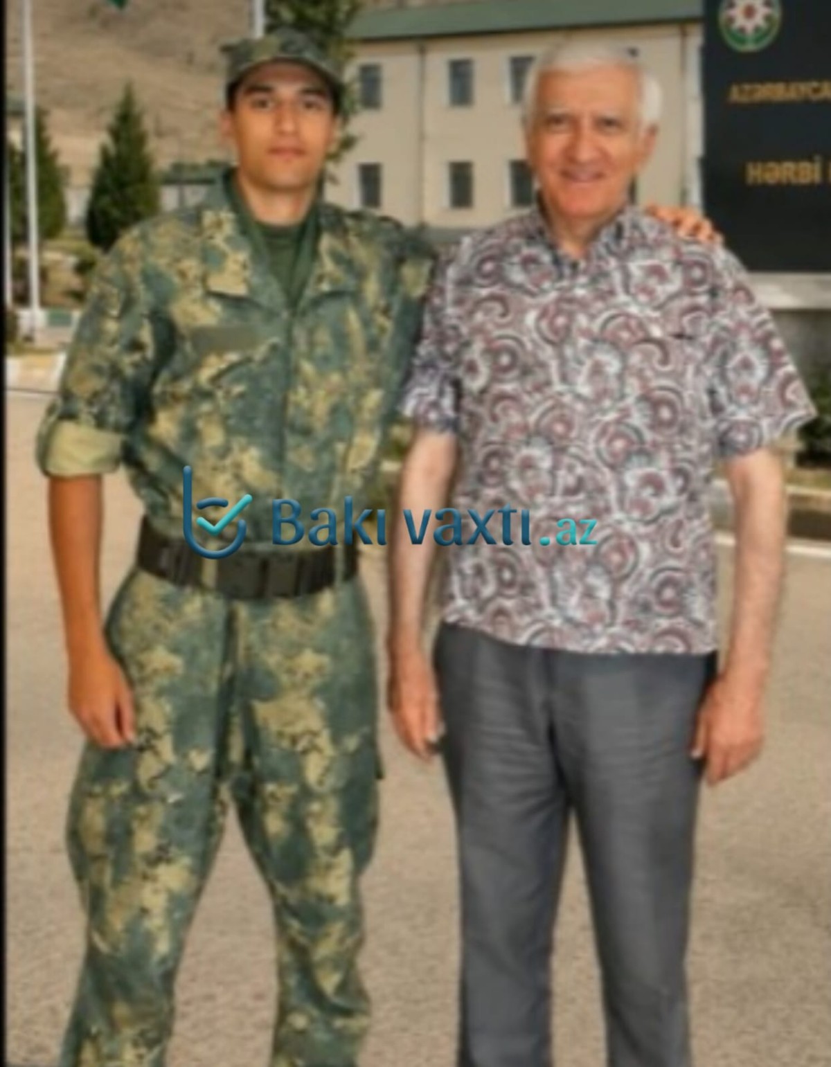 Tanınmış aktyor əsgər nəvəsi ilə - FOTO