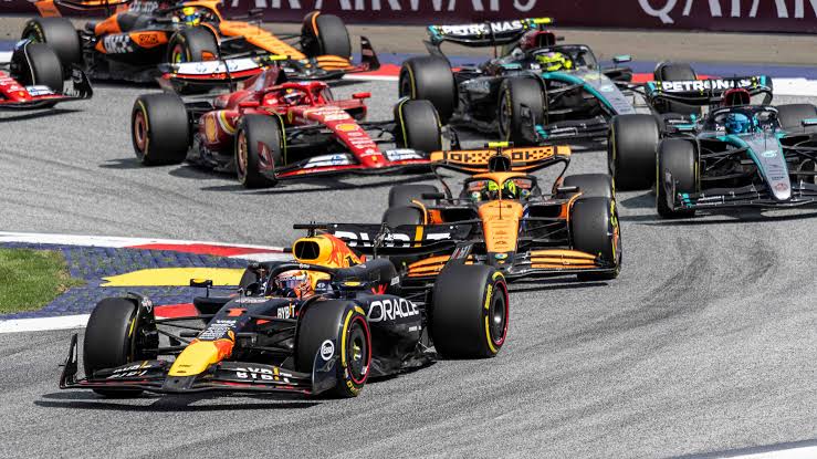 "F1" üzrə Azərbaycan Qran-prisi üçün yeni tribuna quraşdırılıb