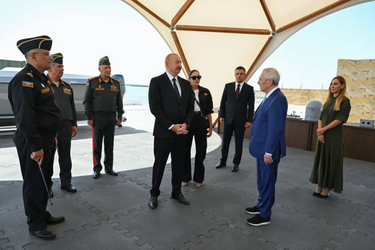 Prezident İlham Əliyev və xanımı Hərbi Dəniz Qüvvələrində olublar - FOTOLAR