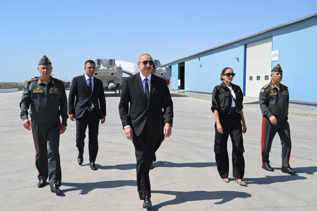 Prezident İlham Əliyev və xanımı Hərbi Dəniz Qüvvələrində olublar - FOTOLAR