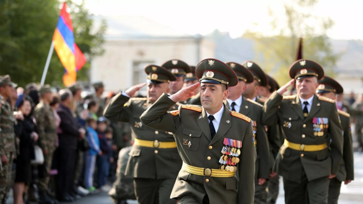 Ermənistan ordusu hərbi salamlaşmanı dəyişir