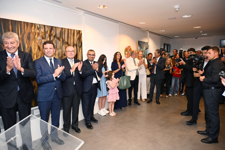 Prezidentin qızları Madriddə sərgi açılışında - FOTOLAR