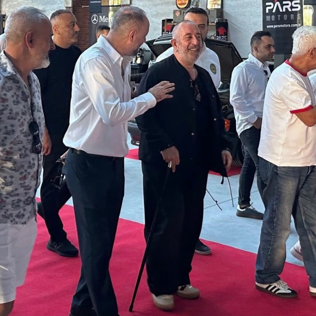 Cem Yılmaz əməliyyatdan sonra - FOTO
