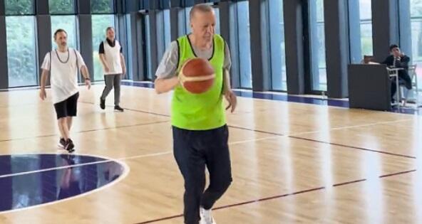 Ərdoğan basketbol oynadı: “Yenə qalib gəldi!”