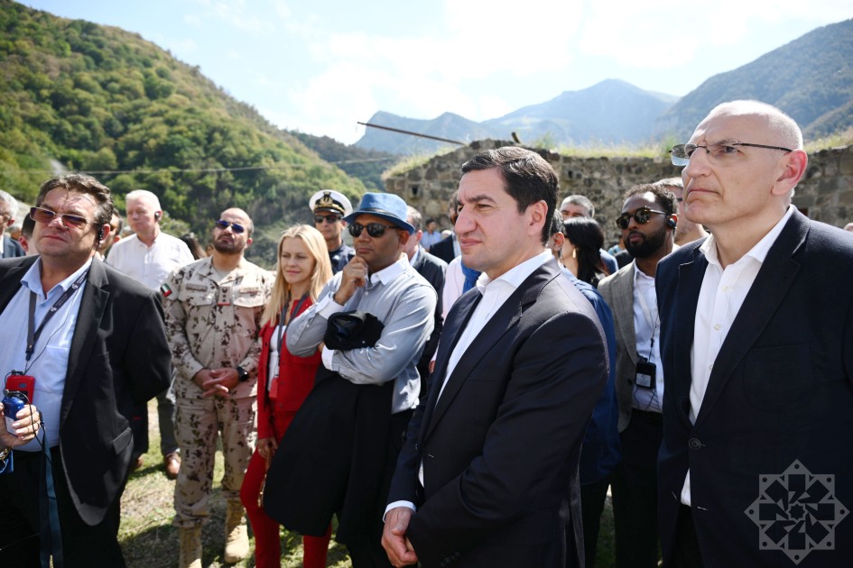 Diplomatlar Kəlbəcərdə Xudavəng monastır kompleksini ziyarət etdilər - FOTOLAR