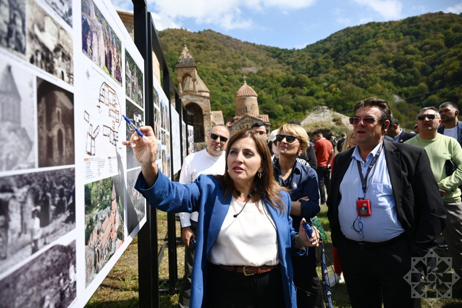 Diplomatlar Kəlbəcərdə Xudavəng monastır kompleksini ziyarət etdilər - FOTOLAR