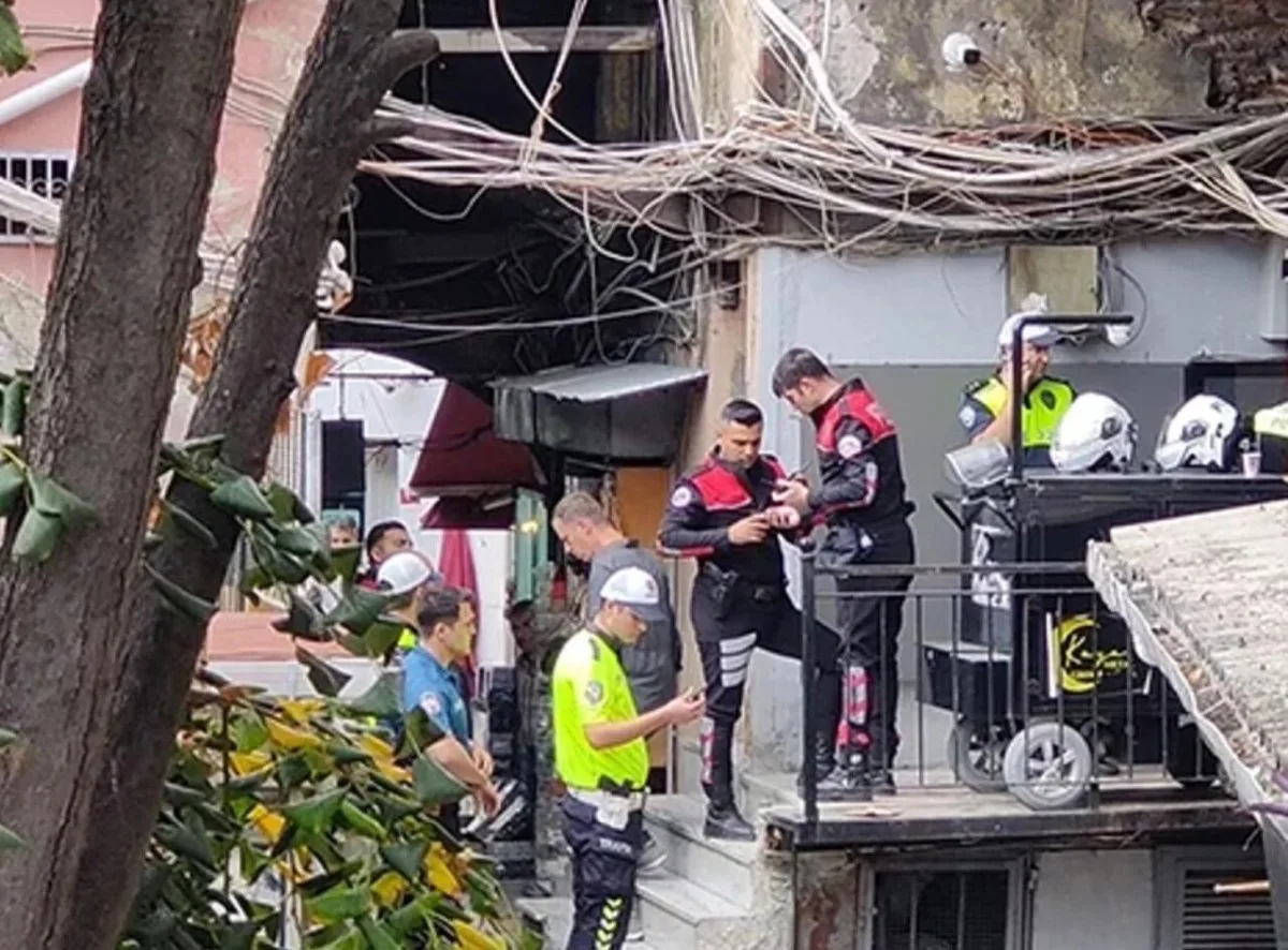 Türkiyədə valyutadəyişmə məntəqəsində atışma: Ölən var