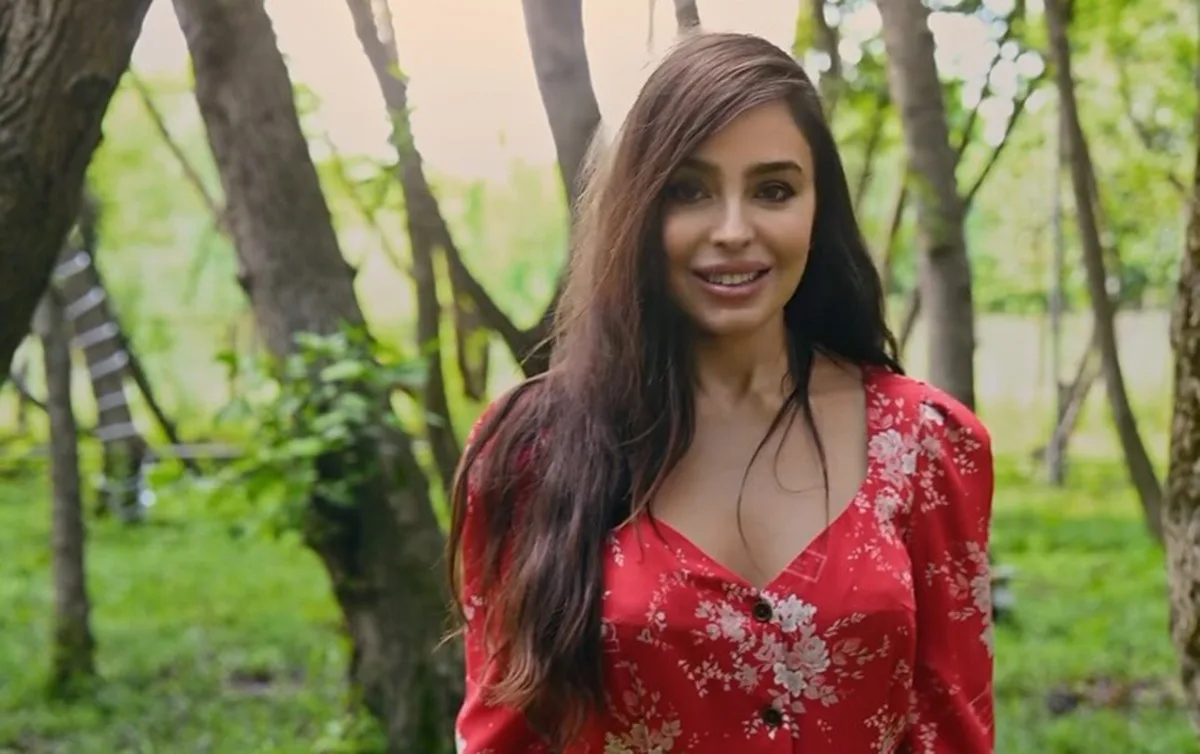 Leyla Əliyeva Nüsrət Kəsəmənlinin şeirini səsləndirdi - VİDEO