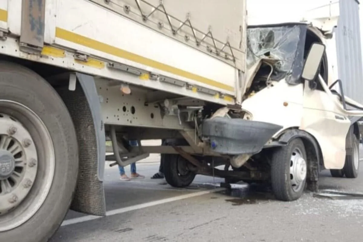 Yevlaxda ağır qəza: Yük maşınları toqquşdu, yaralanan var