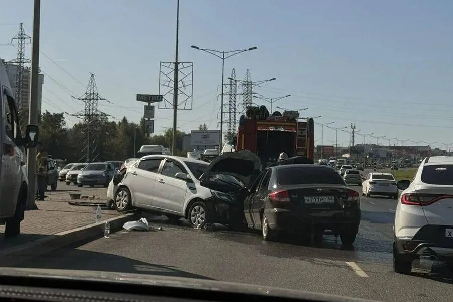 8 avtomobil toqquşdu, 6 nəfər xəsarət aldı