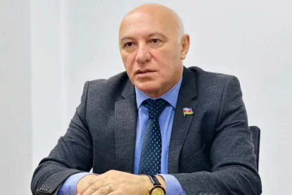 “Şəhərdəki tıxaclara görə vətəndaşlardan üzr istəməlidirlər” - Deputat
