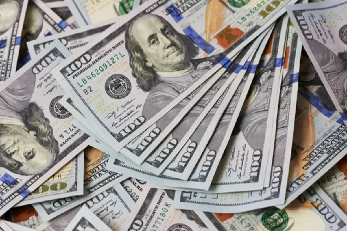 Dollar neçəyə satılır?