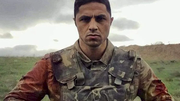 Muxtar Qasımlıya elə şərh yazmışdı ki: "Yer üzündə bir sən qalsan..."