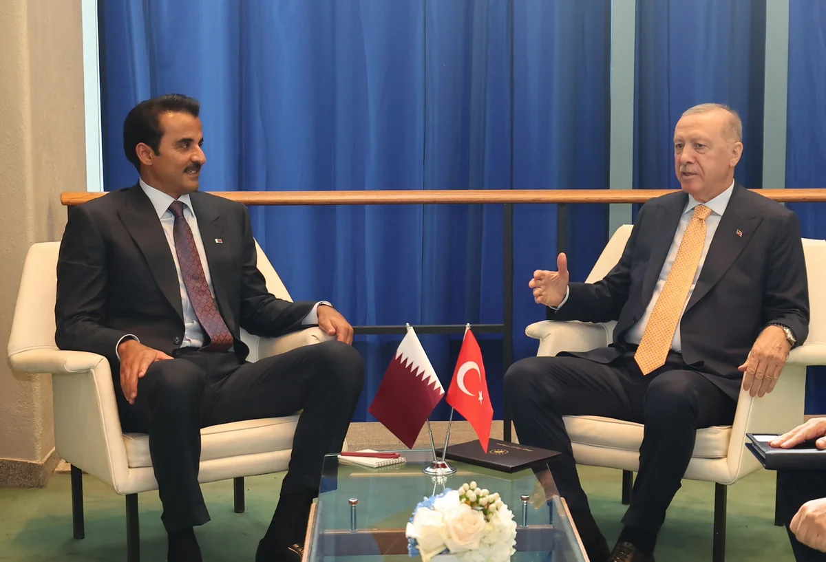 Ərdoğan qətərli həmkarı ilə regional və qlobal məsələləri müzakirə edib