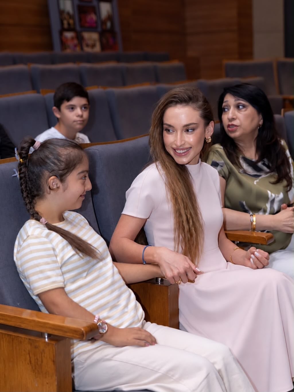 Alyona Əliyeva xüsusi qayğıya ehtiyacı olan uşaqları ziyarət etdi - FOTOLAR