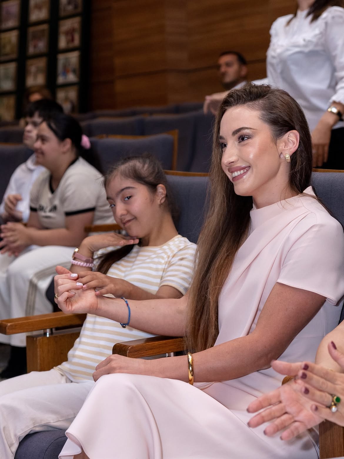 Alyona Əliyeva xüsusi qayğıya ehtiyacı olan uşaqları ziyarət etdi - FOTOLAR