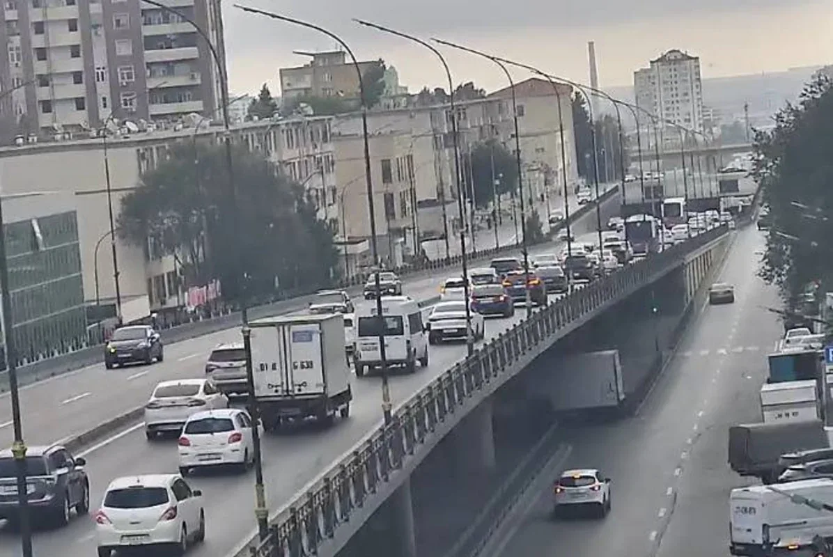 Bakının tıxaclı yolları - SİYAHI