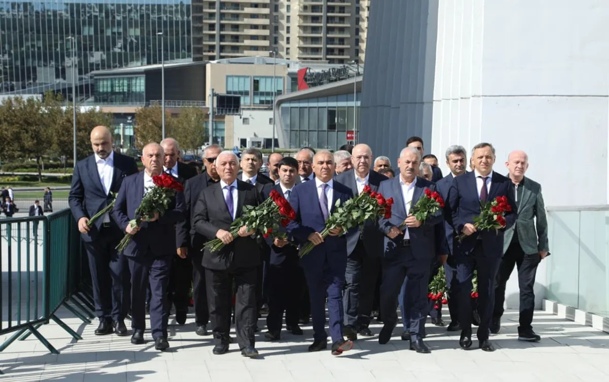 “AzərEnerji” və “Azərişıq” rəhbərliyi şəhidlərin xatirəsini andı - FOTOLAR