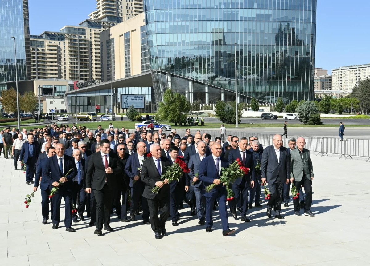 “AzərEnerji” və “Azərişıq” rəhbərliyi şəhidlərin xatirəsini andı - FOTOLAR