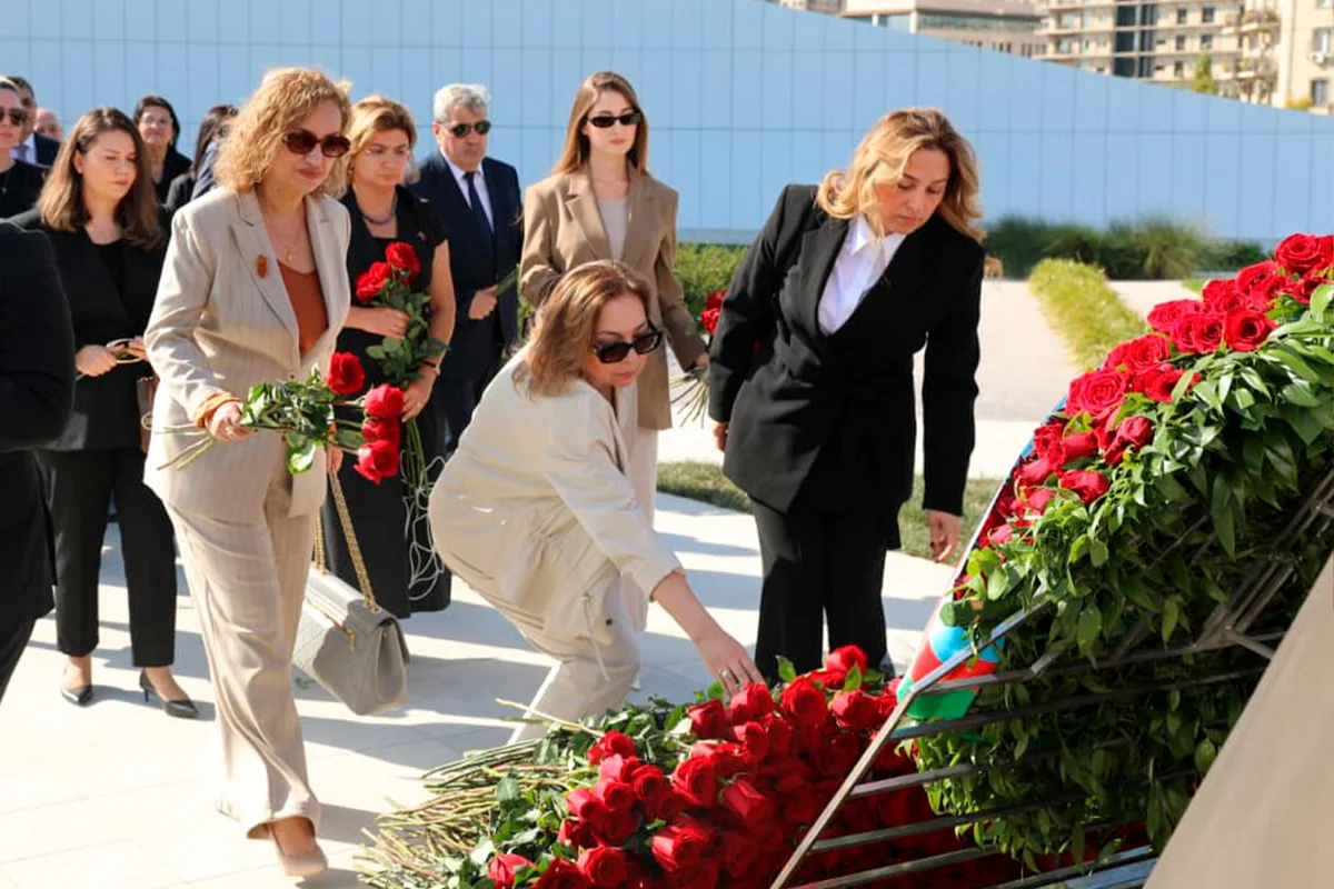 Səhiyyə Nazirliyinin rəhbərliyi Zəfər parkını ziyarət edib - FOTOLAR