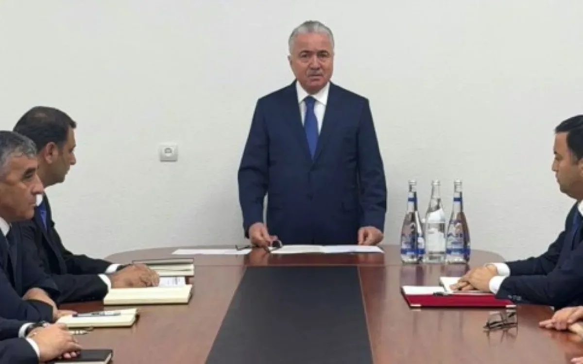 Zeynal Nağdəliyev yeni icra başçısını kollektivə təqdim etdi - FOTO