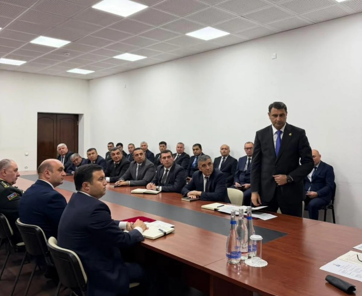 Zeynal Nağdəliyev yeni icra başçısını kollektivə təqdim etdi - FOTO