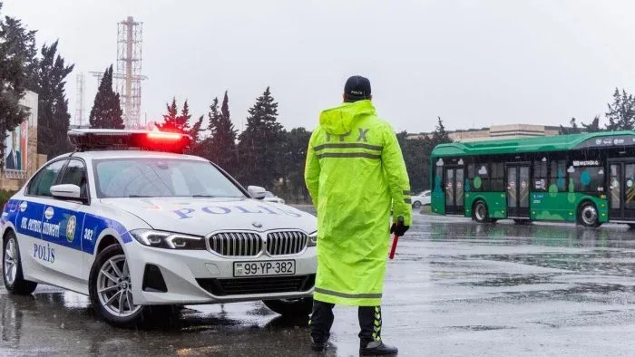 Yol polisindən yağışlı hava ilə bağlı sürücülərə MÜRACİƏT
