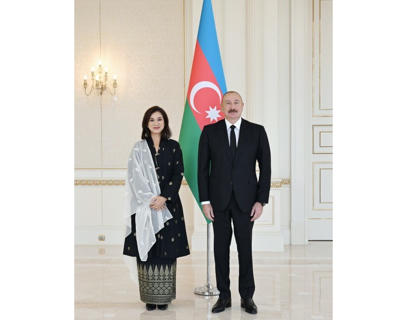 İlham Əliyev daha bir səfiri qəbul etdi