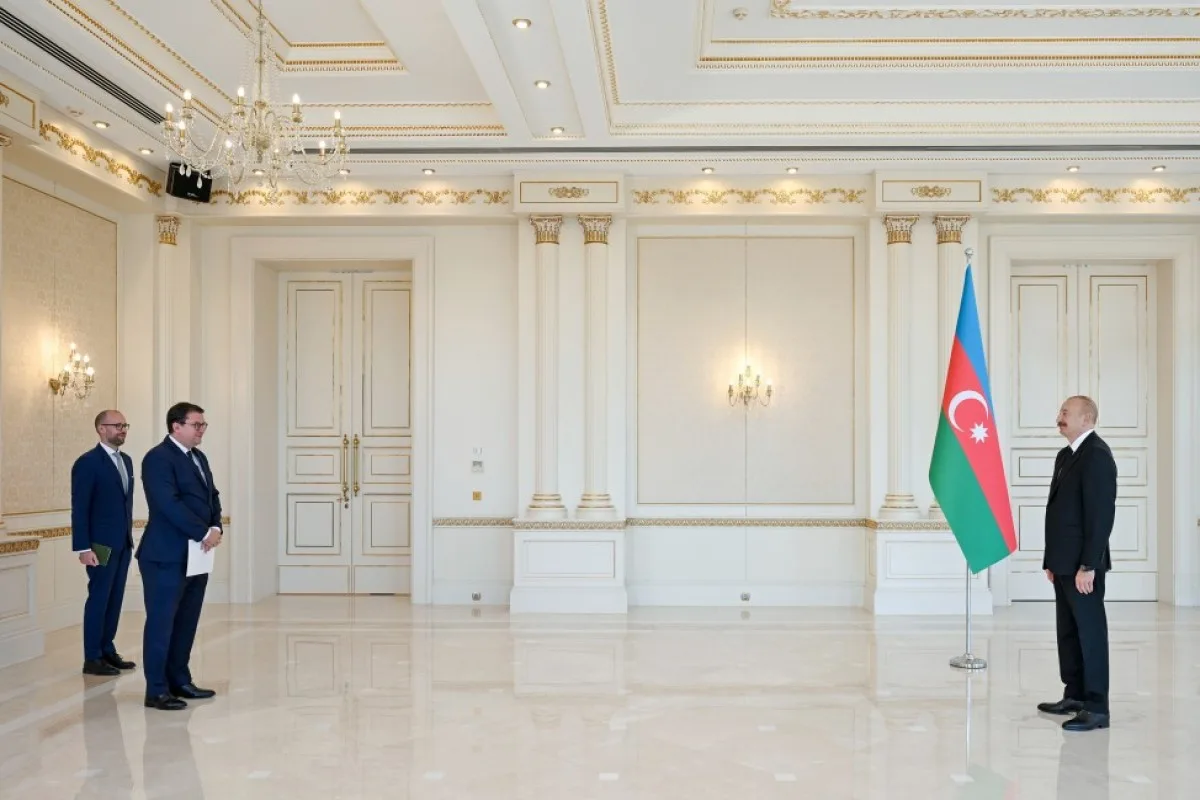Prezident QƏBUL KEÇİRDİ