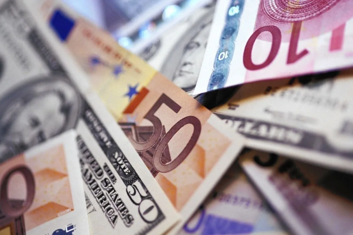 Dollar almaq istəyənlərin NƏZƏRİNƏ!