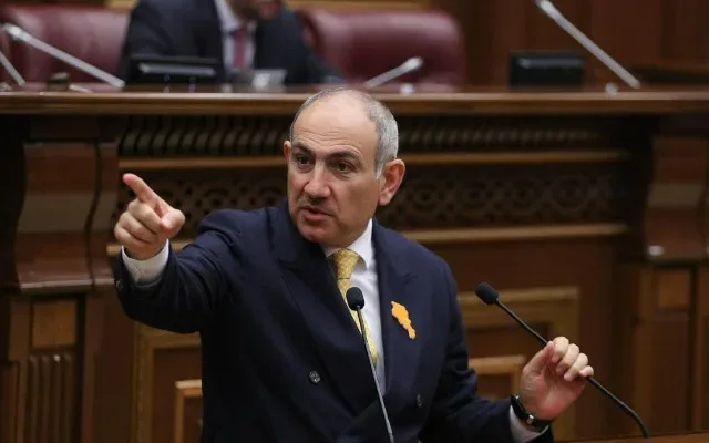 Paşinyan erməni deputatı partiyasından qovdu
