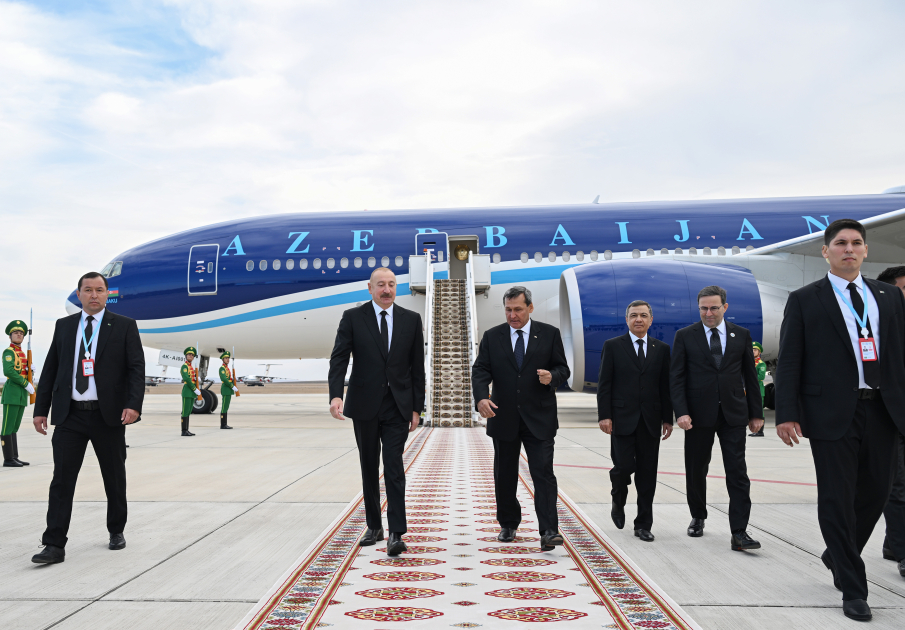 Prezident Türkmənistana işgüzar səfərə gəlib - FOTOLAR