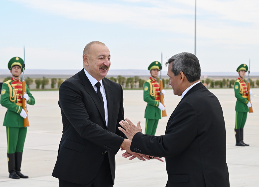 Prezident Türkmənistana işgüzar səfərə gəlib - FOTOLAR